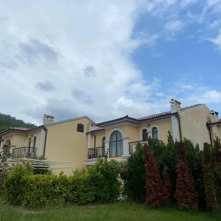 Private In Elenite בית נופש